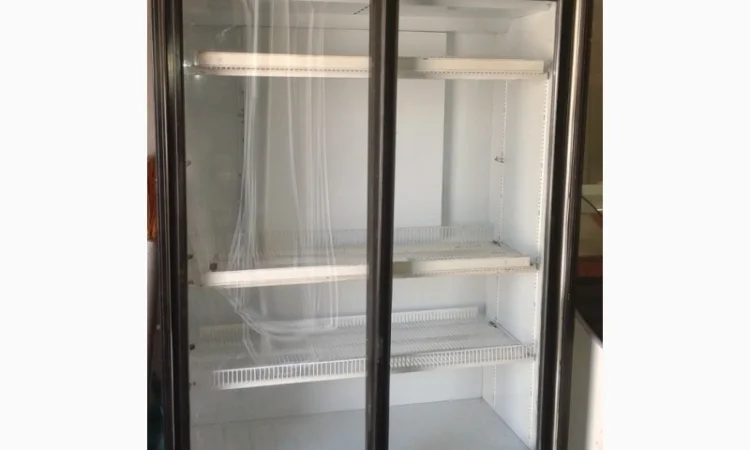 Шкаф холодильный, морозильный ларь Б/У - фото № 2