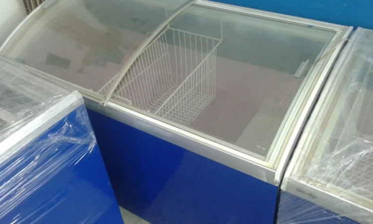 Шкаф холодильный, морозильный ларь Б/У - фото № 3