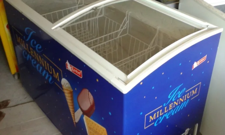 Шкаф холодильный, морозильный ларь Б/У - фото № 4