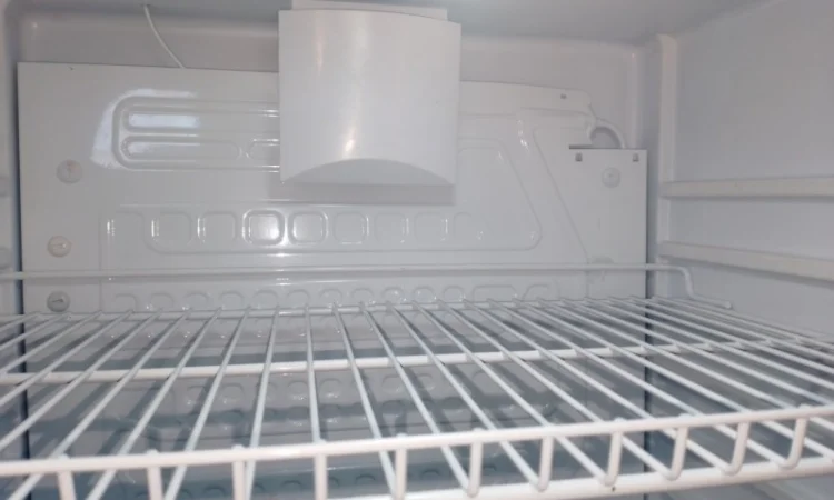 Продам холодильну вітрину - фото № 1