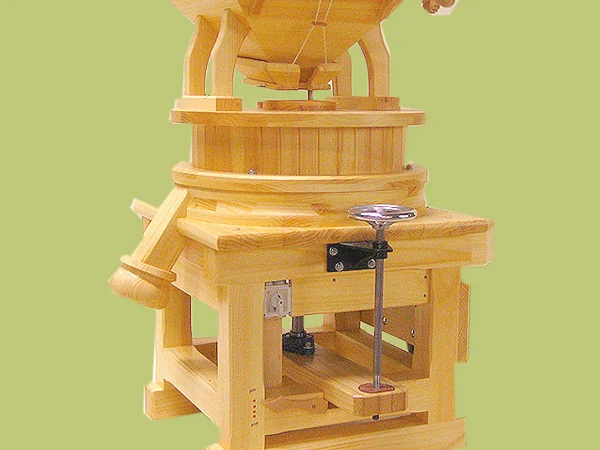 Мельница на каменных жерновах под заказ - фото № 1