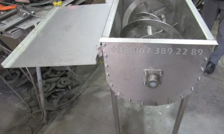 Смеситель (миксер) ленточный на 100 литров их нержавеющей стали для сыпучих пищевых прод - фото № 3