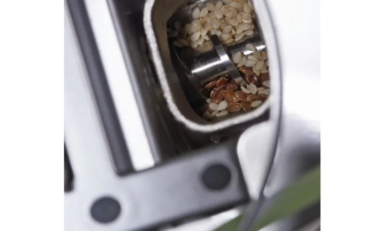 Маслопресс шнековый для кухни YD-03A - фото № 6