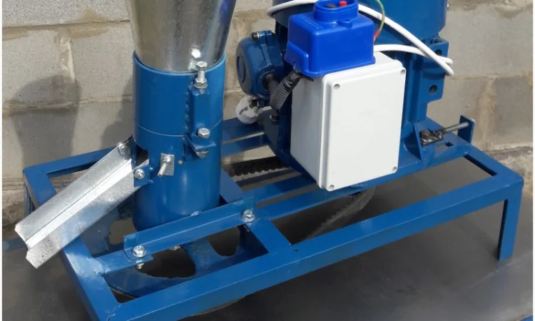 Гранулятор бытовой для комбикормов с двигателем - фото № 4