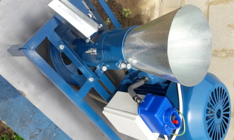 Гранулятор бытовой для комбикормов с двигателем - фото № 1