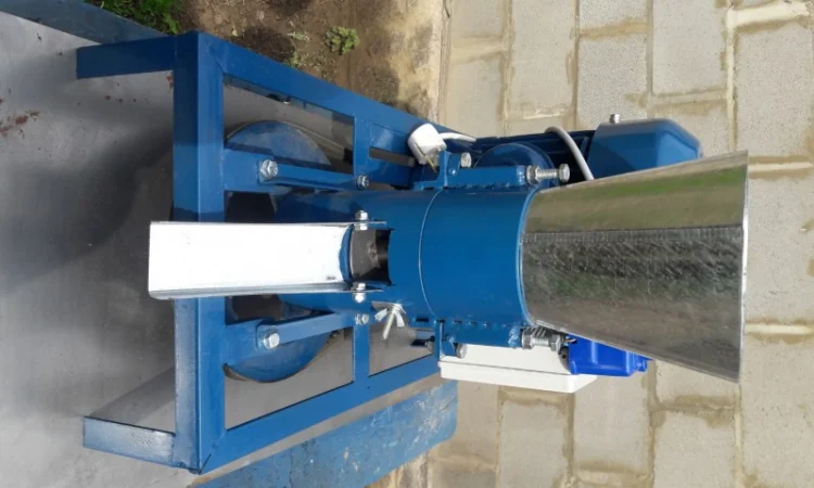 Гранулятор бытовой для комбикормов с двигателем - фото № 2