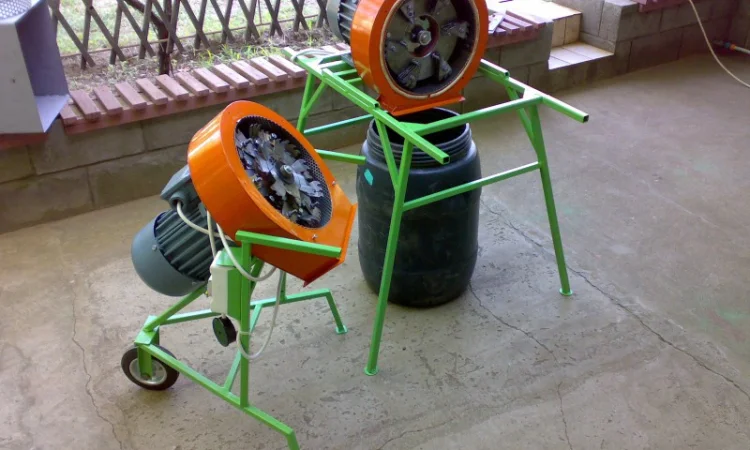 Измельчитель - зернодробилка - Соломорезка "Вихрь -2" 2, 2 Квт, 100Кг/час - фото № 2