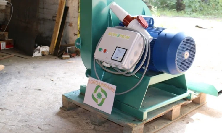 Молотковая дробилка зерна, опилок, нагнетательная 7, 5кВт(800кг/час) - фото № 1