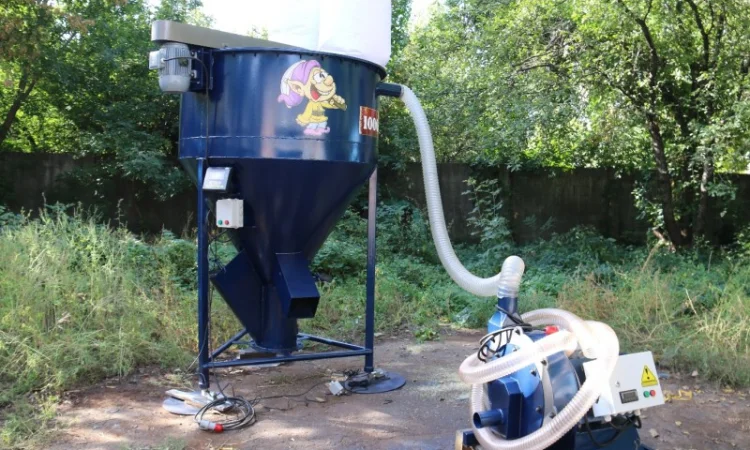 Смеситель кормов и зерна 500кг. «Биоэкопром» Полтава - фото № 1