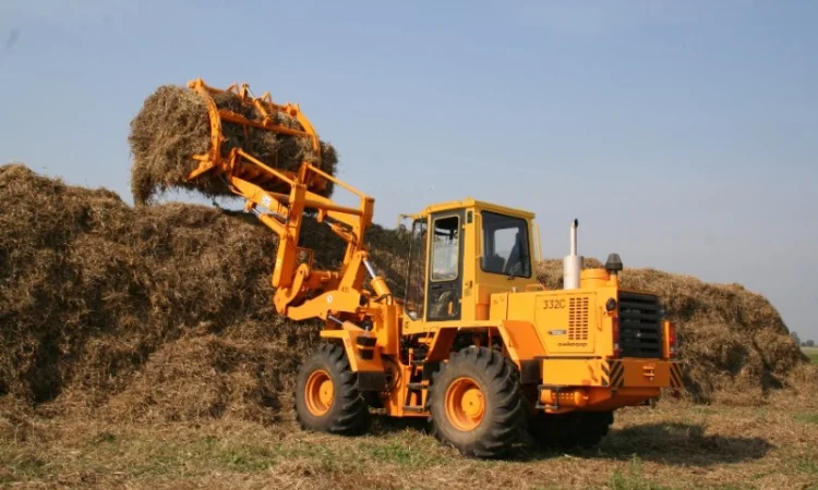 Кормосмеситель-раздатчик АМКОДОР (кредит - лізинг) - фото № 5