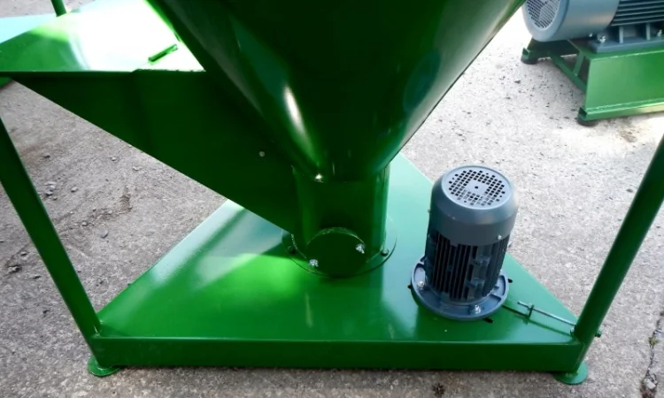 Кормозмішувач, вертикальний 1500кг. / 2634 літрів - фото № 5