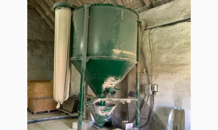 Продам комбікормовий завод, об’єм бункера 2200 кг - фото № 1