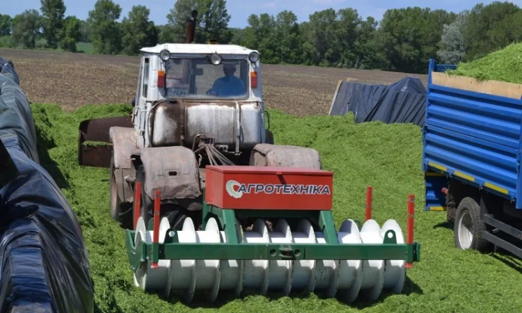 Каток для уплотнения силосных масс - фото № 2