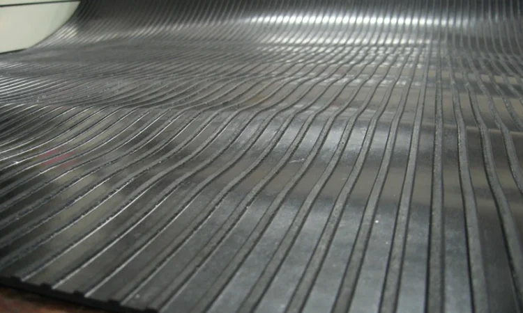 Рулонная резина напольное покрытие автодорожка резиновое - фото № 3