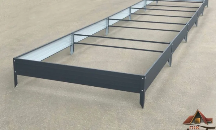 Грядка з пермичкою, клумба з перемичками по середині - фото № 3