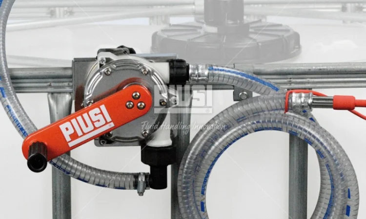 Для AdBlue адблю на єврокуб ручний насос F00332B00 Piusi Hand Pump Side version Італія - фото № 1