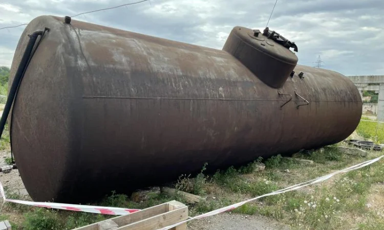 Емкость металлическая б/у Резервуар для хранения воды или гсм. Ресивер воздушный - фото № 9