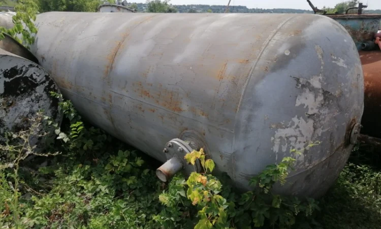 Емкость металлическая б/у Резервуар для хранения воды или гсм. Ресивер воздушный - фото № 12