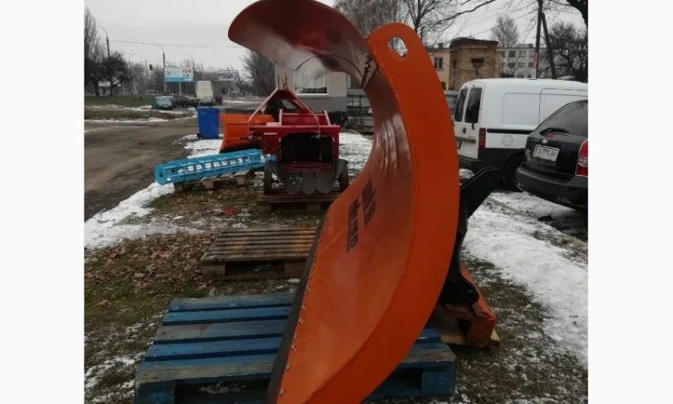 Отвал снегоуборочный на импортный трактор - фото № 3