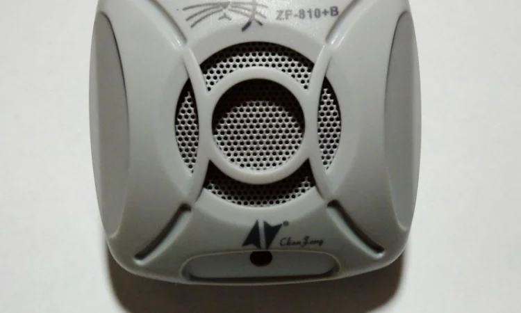 Ультразвуковой отпугиватель мышей и крыс 810+B. Надежное средство. Гарантия успеха - фото № 2