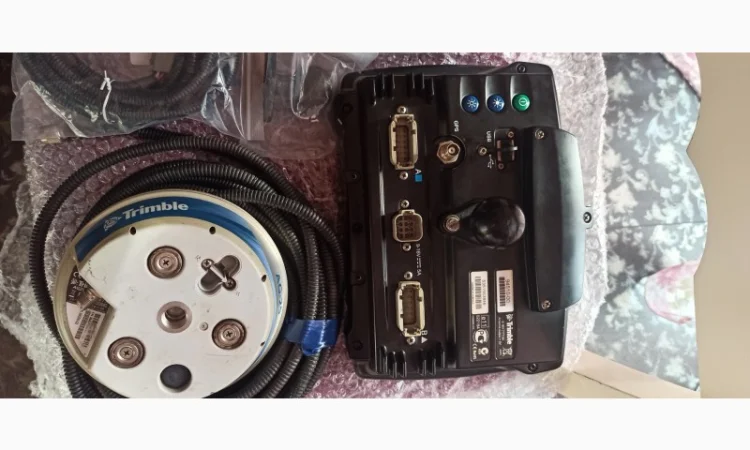 Система параллельного вождения(агро курсоуказатель) Trimble CFX-750 CenterPoint RTX - фото № 6