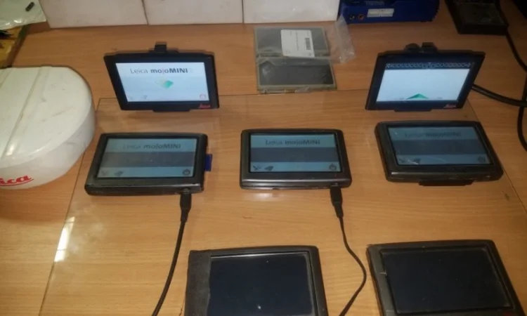 Аккумулятор(батарея, АКБ) к курсоуказателю(система параллельного вождения) Leica mojoMINI - фото № 6