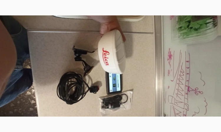 Система параллельного вождения(курсоуказатель GPS агро навигатор) Leica mojoMINI б/у - фото № 4