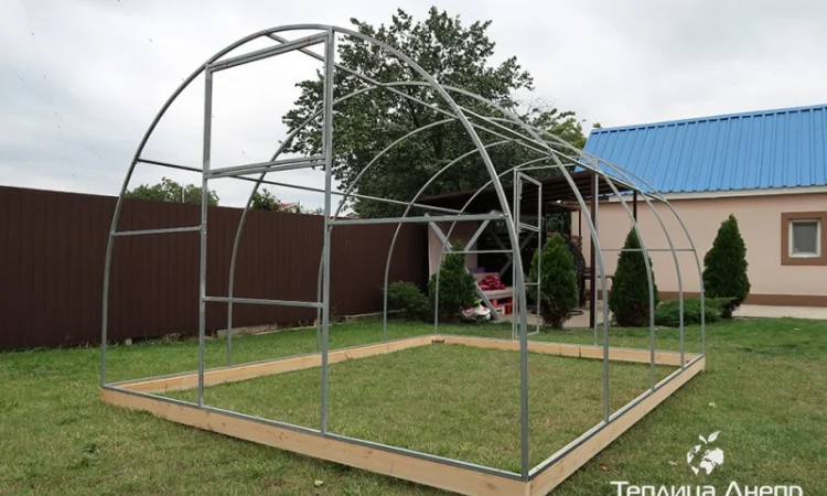 Дачные теплицы под пленку и поликарбонат - фото № 8