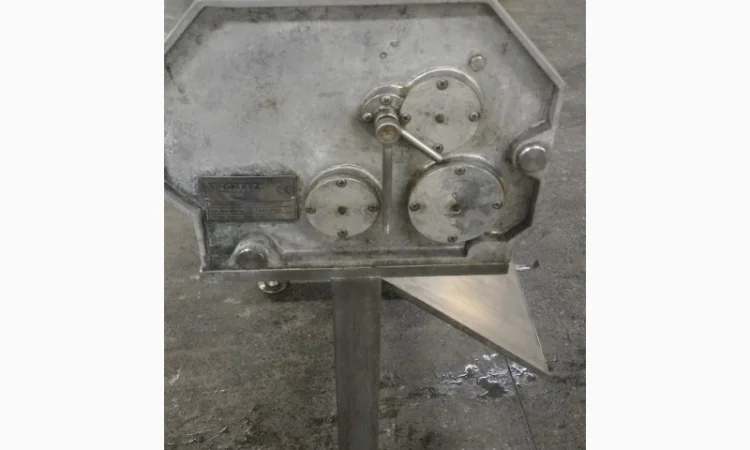 Машина для шлямування 34, 04 Spomasz (Mашина для обезжиривания и шлямовки кишек 34.04) - фото № 1