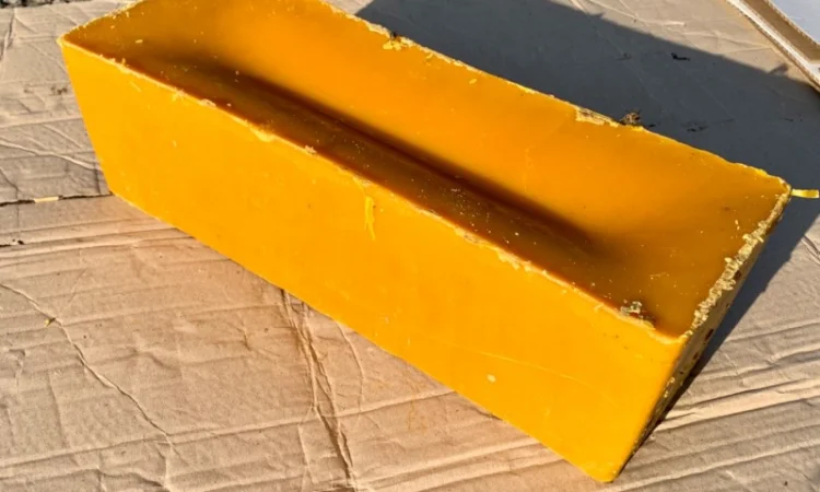 Пчелиный воск жёлтый, натуральный - фото № 1
