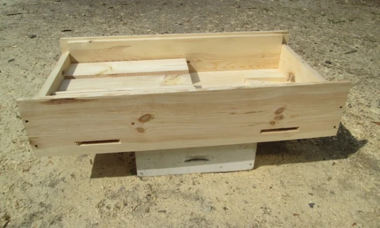 Лежаки на 20, 22 и 24 рамки Дадан из сосны - фото № 4