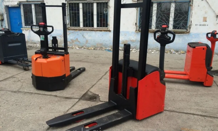 Штабелер электрический MANITOU 1т 1.4м-висота подй - фото № 6