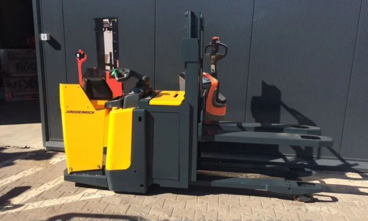 Электрический Штабелер JUNGHEINRICH 1т 3210м 2009р-ака - фото № 5