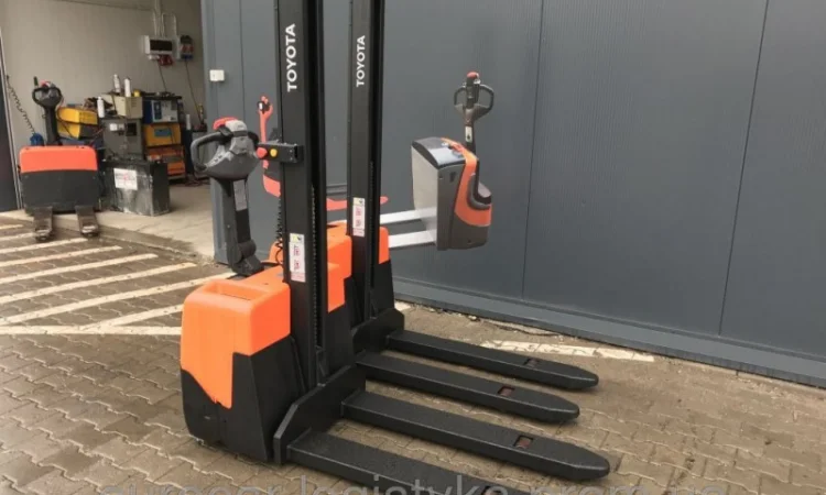 Штабелер електричний самохідний Toyota BT sp 10 160см-висота підйому - фото № 1