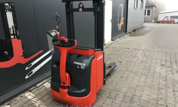 Электрический штабелер LINDE L14 1, 4т 2.4м-высота подъема - фото № 2