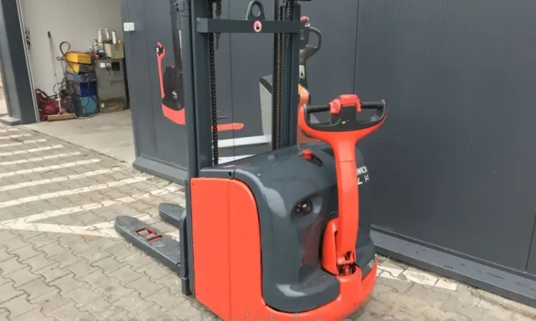 Электрический штабелер LINDE L14 1, 4т 2.4м-высота подъема - фото № 5