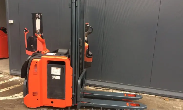 Штабелер электрический поводковый LINDE L 12 L AP 2012р 1, 2т 3, 0м - фото № 1
