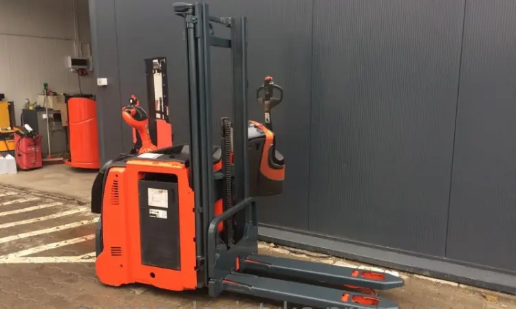 Штабелер электрический поводковый LINDE L 12 L AP 2012р 1, 2т 3, 0м - фото № 2