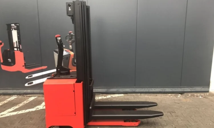 Штабелер электрический поводковый Manitou1, 6 т 4.2 м - фото № 1