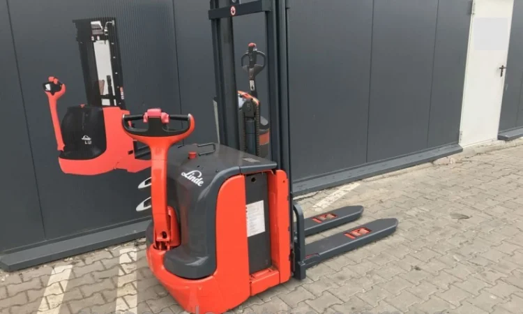 Штабелер электрический поводковый LINDE L14 1, 4т 3, 0м 2007 - фото № 1