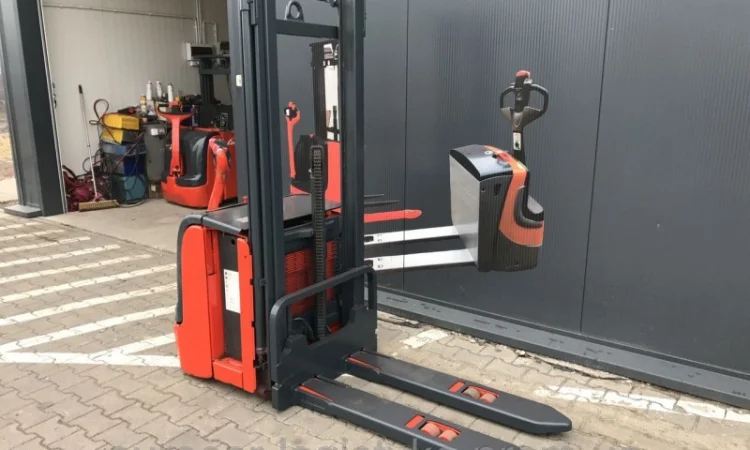 Штабелер электрический поводковый LINDE L14 1, 4т 3, 0м 2007 - фото № 4