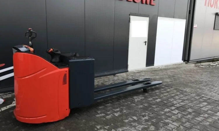 Электротележка самоходная LINDE T 20 SP 2012 2т. довгі вила - фото № 4