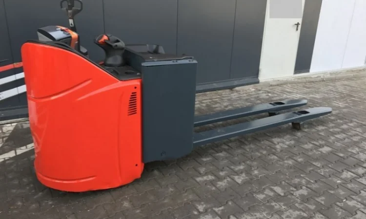 Электротележка самоходная LINDE T 20 SP 2012 2т. довгі вила - фото № 6