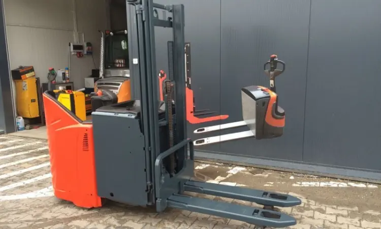 Штабелер LINDE L 12 HP 1, 2т 2.9м 2009р - фото № 1