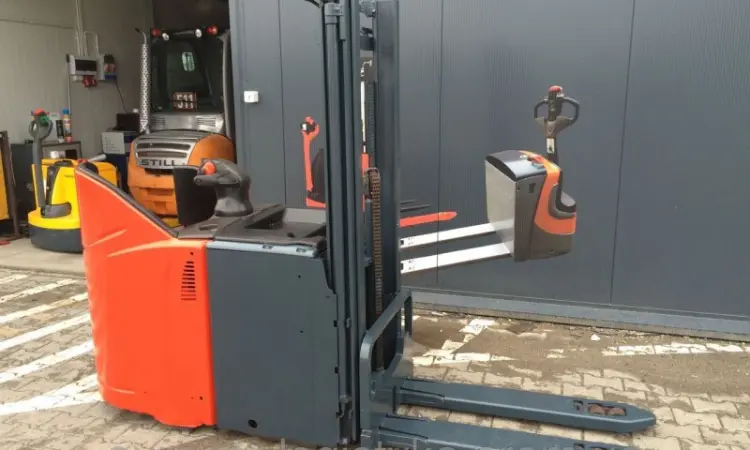 Штабелер LINDE L 12 HP 1, 2т 2.9м 2009р - фото № 4