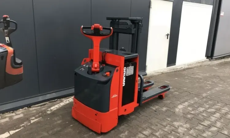 Б/У Штабелер электрический самодвижной LINDE L12L 1, 2т 2, 0м батарея 2010 г - фото № 5