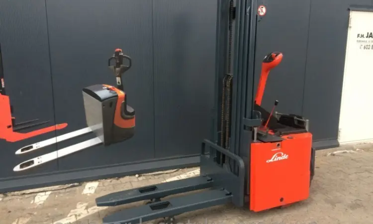 Штабелер электрический LINDE L 14 L 430см 1400 кг - фото № 1