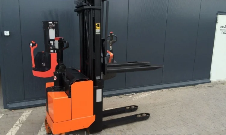 Штабелер електричний TOYOTA BT 1, 25т 4, 5м-висота підйо - фото № 1