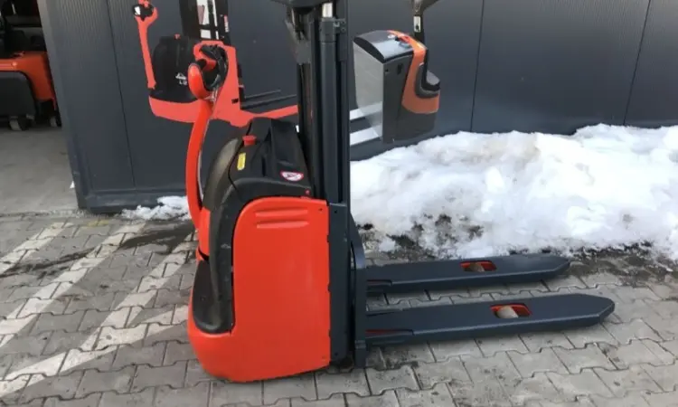 Штабелер электрический LINDE L10 1т 1, 9м 2013 батарея - фото № 2