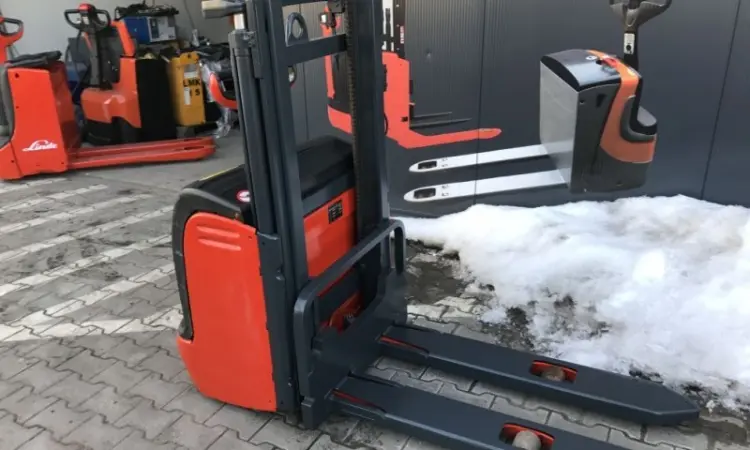 Штабелер электрический LINDE L10 1т 1, 9м 2013 батарея - фото № 3